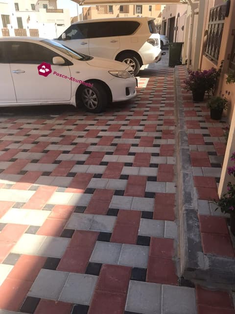 موقف سيارات فيلا بباسكو مربع