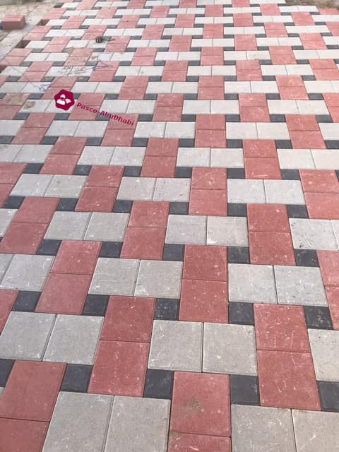 ساحة باسكو مربع أحمر ورمادي وأسود