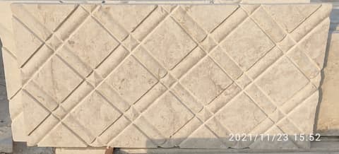 بلاطة حجر طبيعي منقوشة